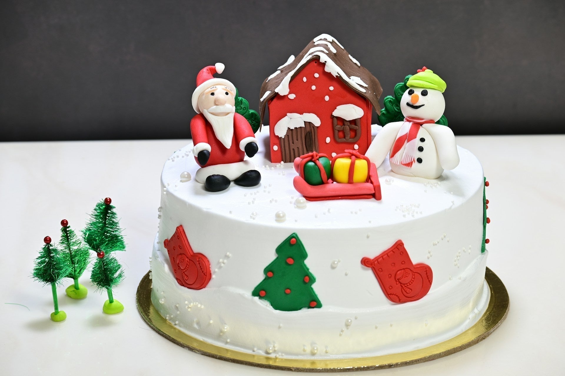 Best Christmas Cake for the Holiday Season 2025